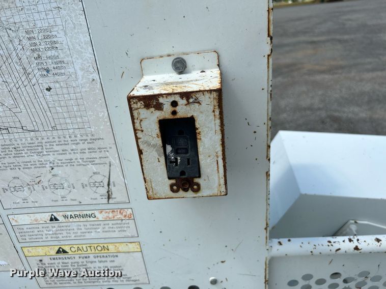 image for item KW9224 2010 Hino 238  bucket truck