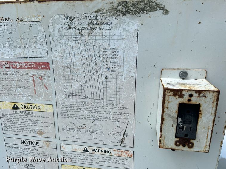 image for item KW9224 2010 Hino 238  bucket truck