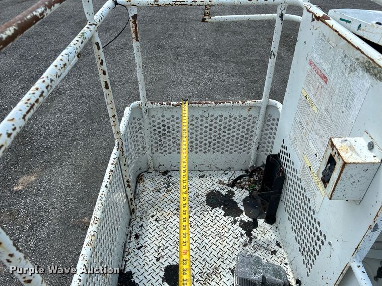 image for item KW9224 2010 Hino 238  bucket truck