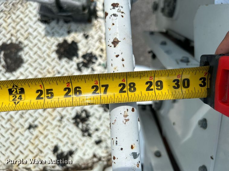 image for item KW9224 2010 Hino 238  bucket truck