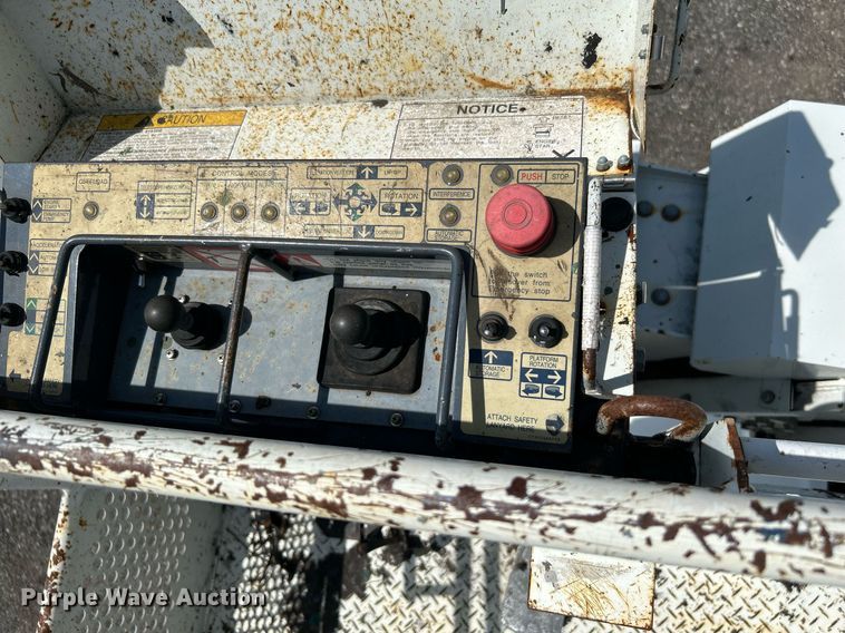 image for item KW9224 2010 Hino 238  bucket truck