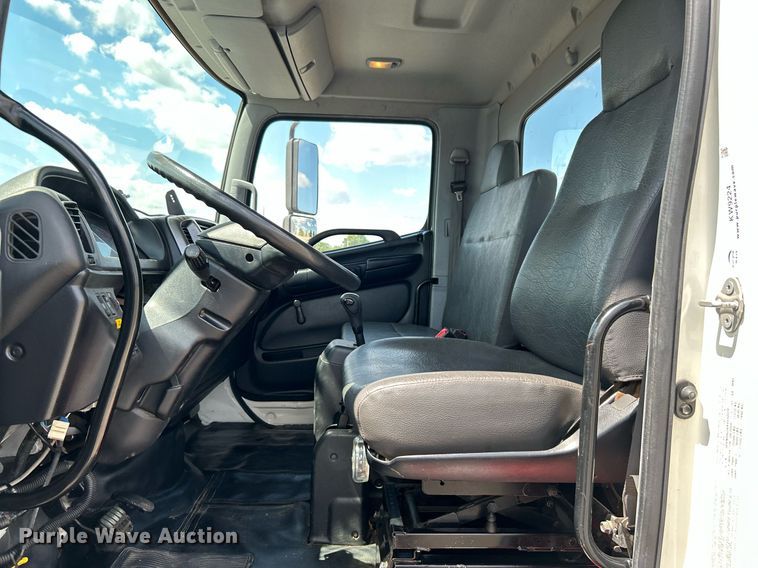 image for item KW9224 2010 Hino 238  bucket truck