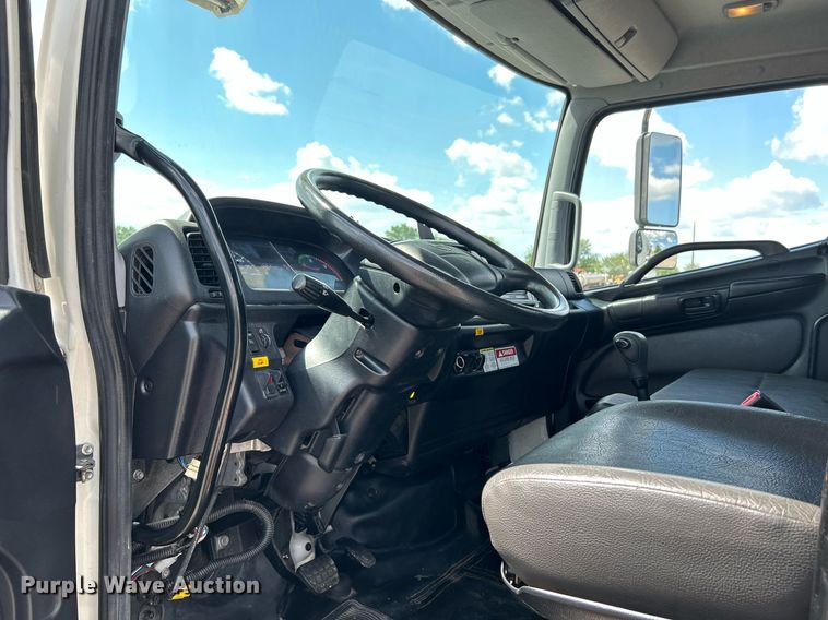 image for item KW9224 2010 Hino 238  bucket truck