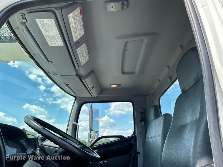 image for item KW9224 2010 Hino 238  bucket truck