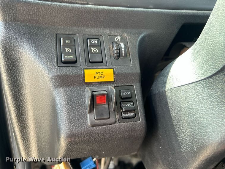 image for item KW9224 2010 Hino 238  bucket truck