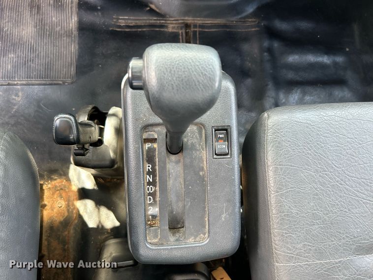 image for item KW9224 2010 Hino 238  bucket truck