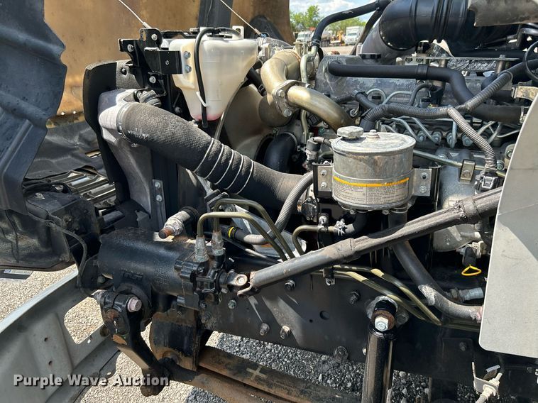 image for item KW9224 2010 Hino 238  bucket truck