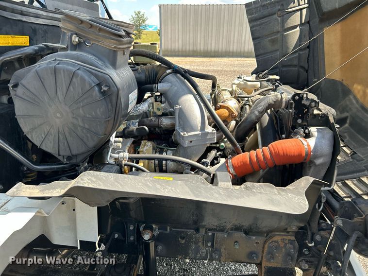 image for item KW9224 2010 Hino 238  bucket truck