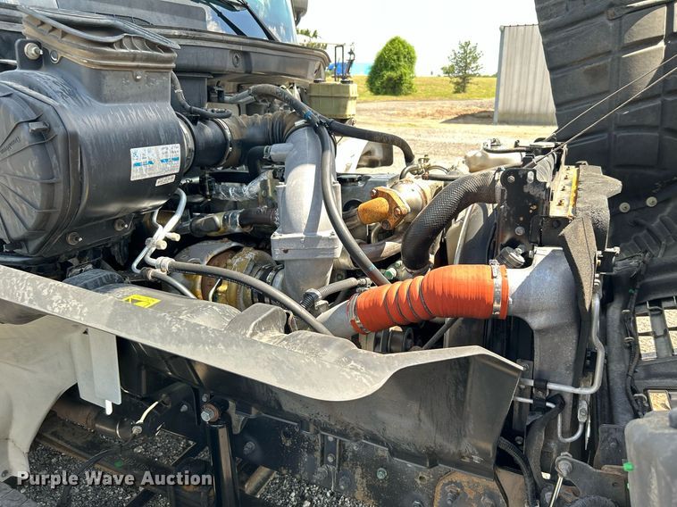 image for item KW9224 2010 Hino 238  bucket truck