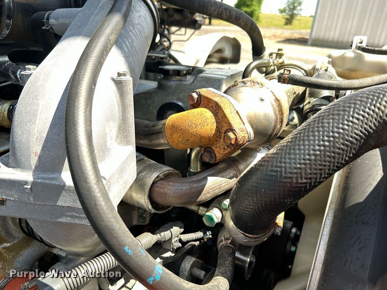 image for item KW9224 2010 Hino 238  bucket truck