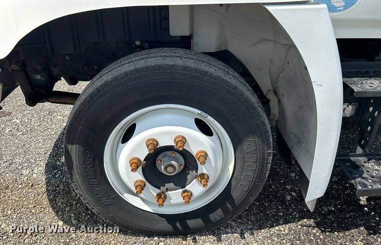 image for item KW9224 2010 Hino 238  bucket truck