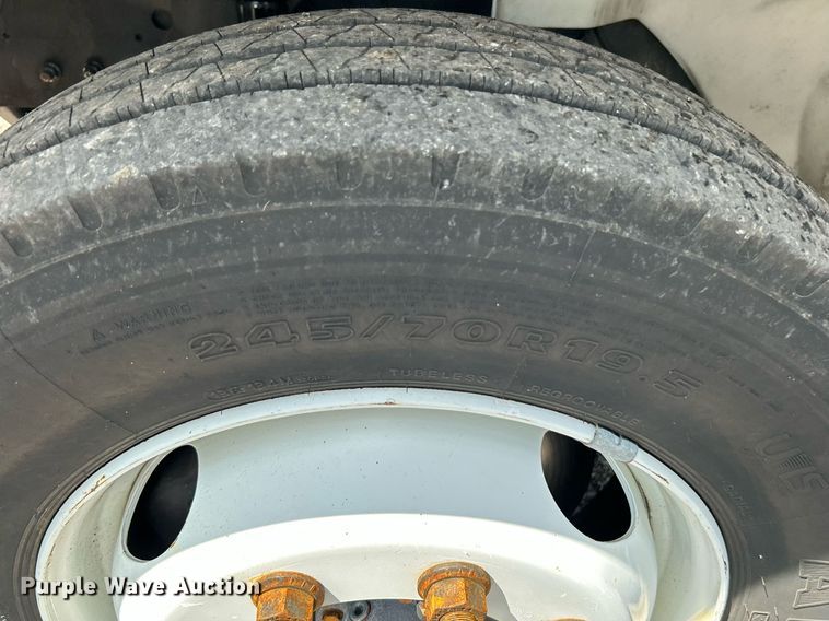 image for item KW9224 2010 Hino 238  bucket truck