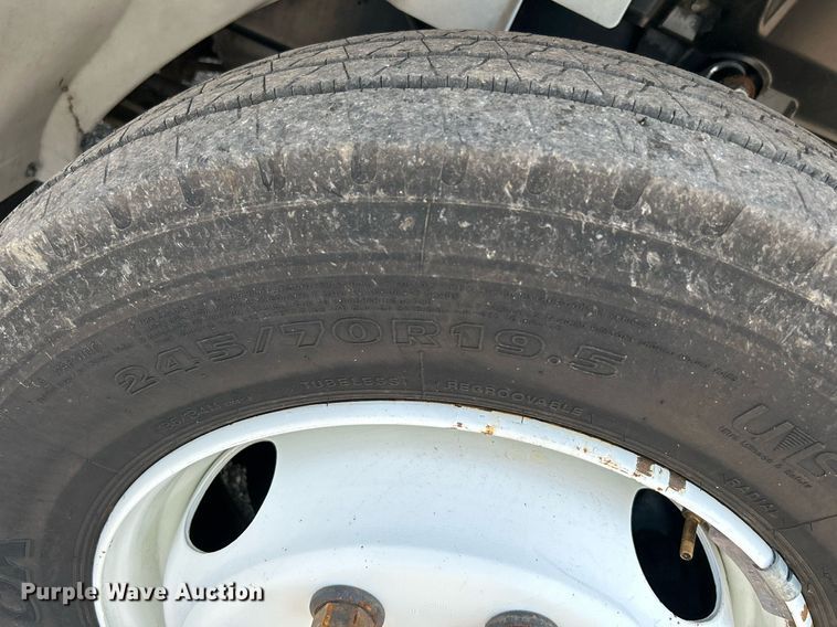 image for item KW9224 2010 Hino 238  bucket truck