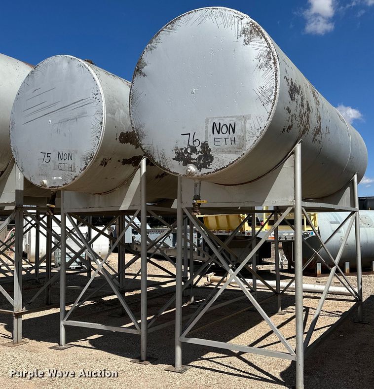 image for item KX9754 (2) fuel tanks