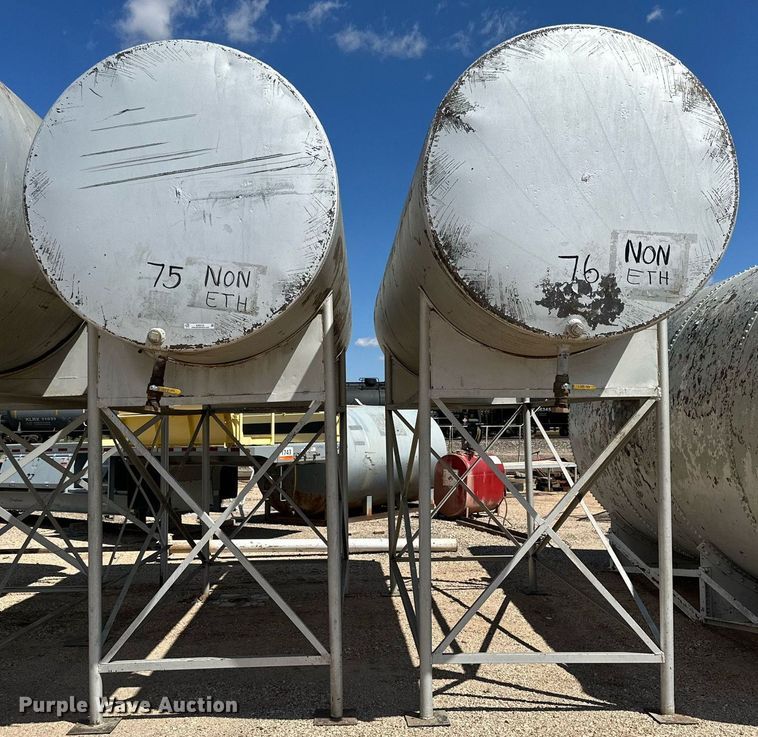 image for item KX9754 (2) fuel tanks