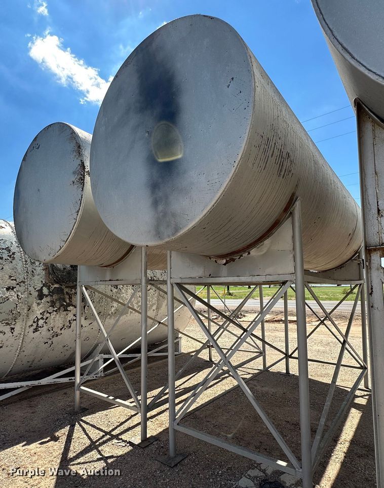 image for item KX9754 (2) fuel tanks