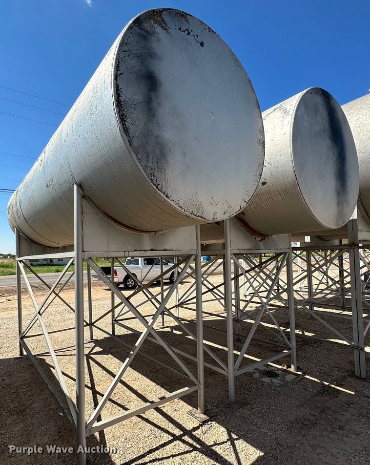 image for item KX9754 (2) fuel tanks