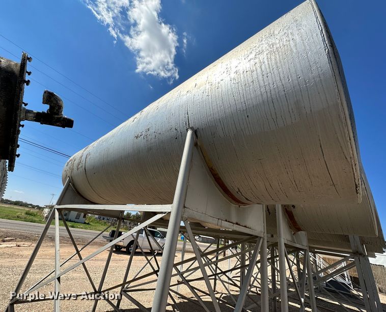 image for item KX9754 (2) fuel tanks