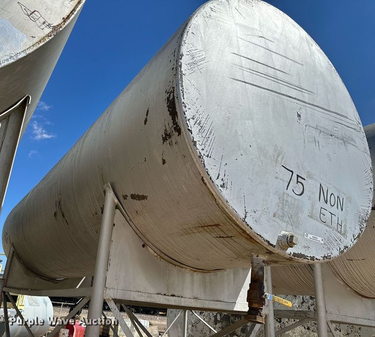 image for item KX9754 (2) fuel tanks