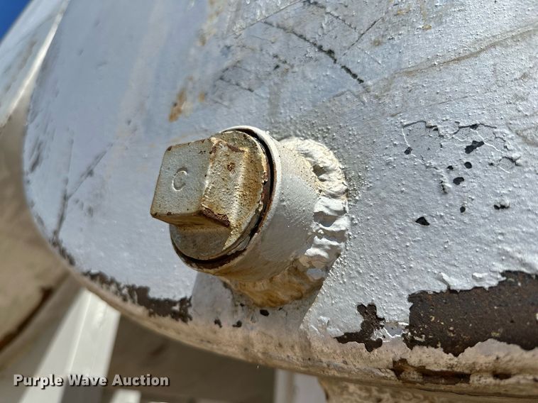 image for item KX9754 (2) fuel tanks