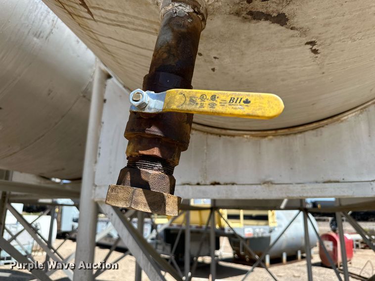 image for item KX9754 (2) fuel tanks