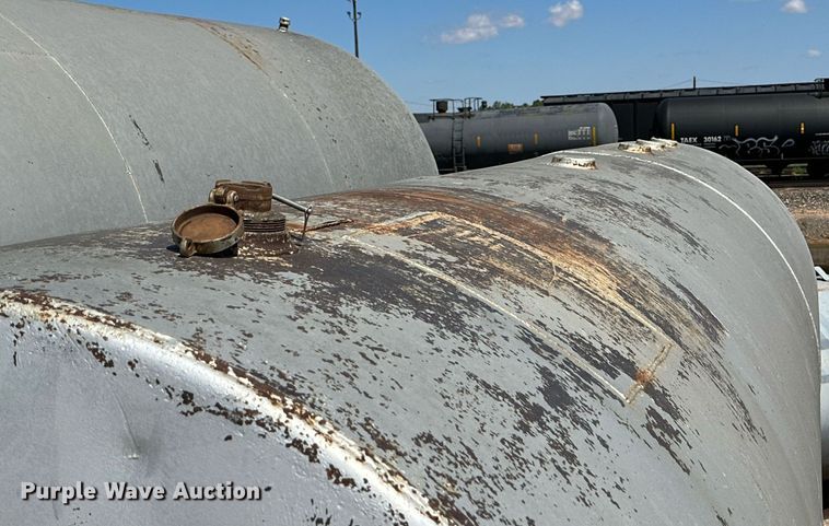 image for item KX9754 (2) fuel tanks