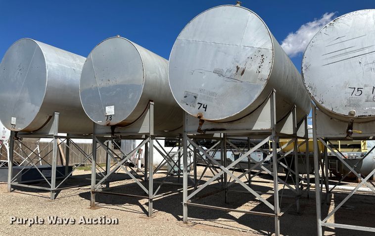 image for item KX9756 (2) fuel tanks