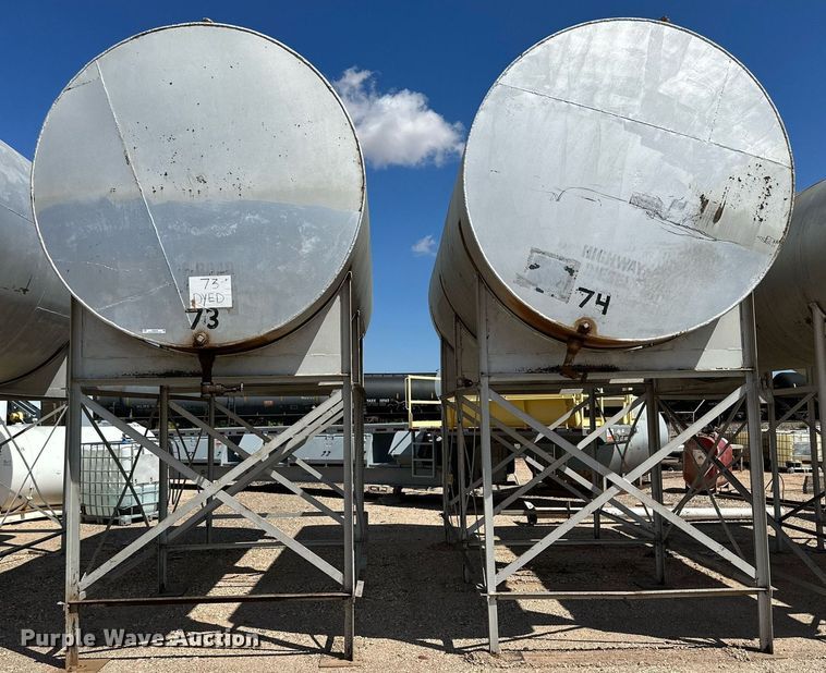 image for item KX9756 (2) fuel tanks