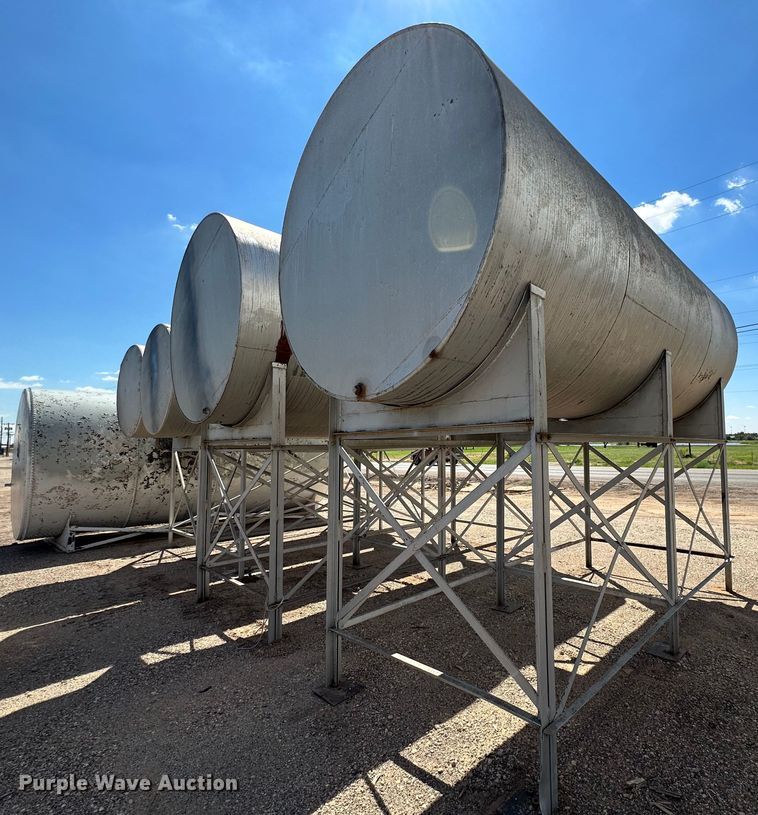 image for item KX9756 (2) fuel tanks