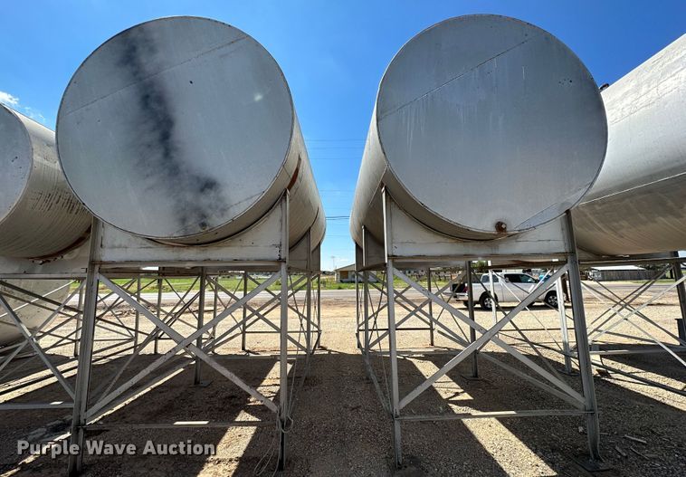 image for item KX9756 (2) fuel tanks