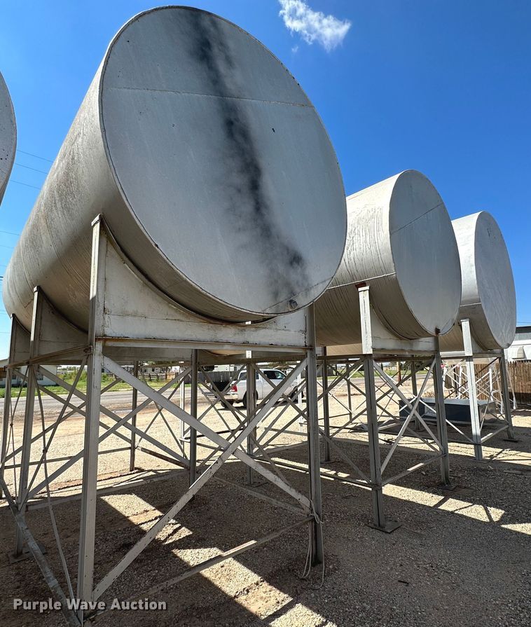 image for item KX9756 (2) fuel tanks