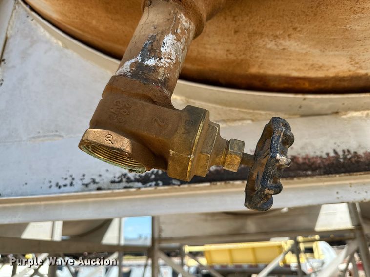 image for item KX9756 (2) fuel tanks