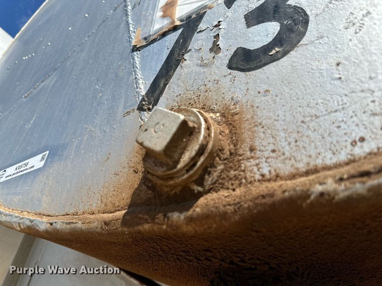 image for item KX9756 (2) fuel tanks