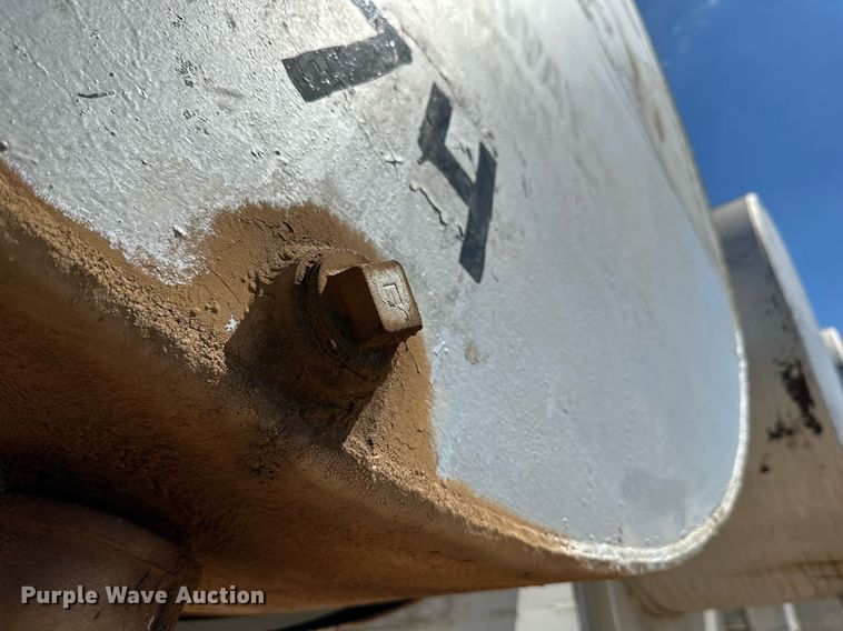 image for item KX9756 (2) fuel tanks