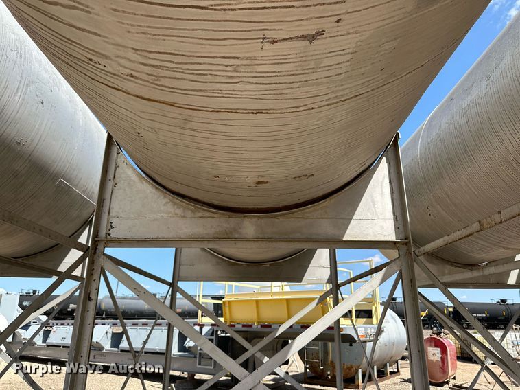 image for item KX9756 (2) fuel tanks