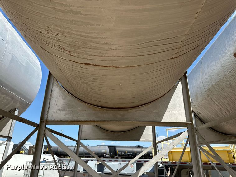 image for item KX9756 (2) fuel tanks