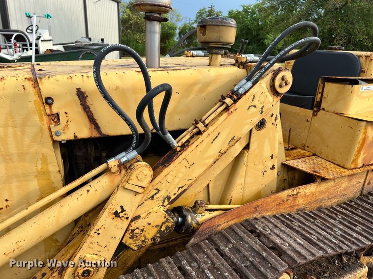 image for item LF9488 Oliver OC96  track loader