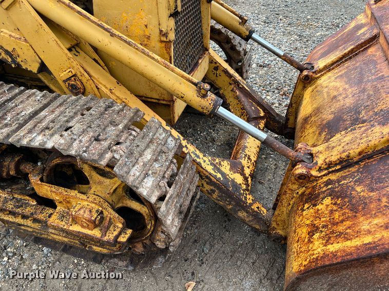 image for item LF9488 Oliver OC96  track loader