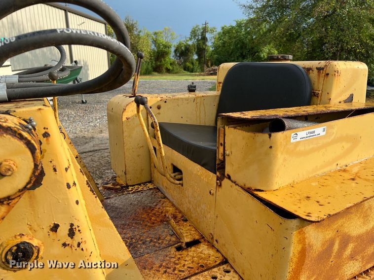 image for item LF9488 Oliver OC96  track loader