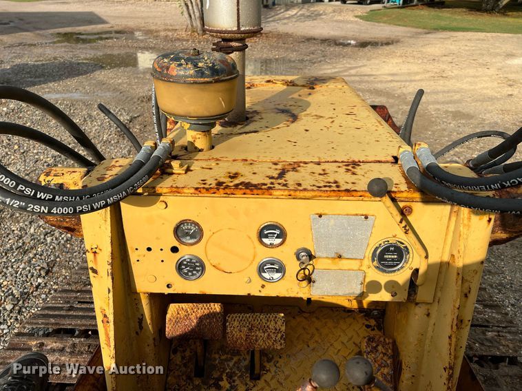 image for item LF9488 Oliver OC96  track loader