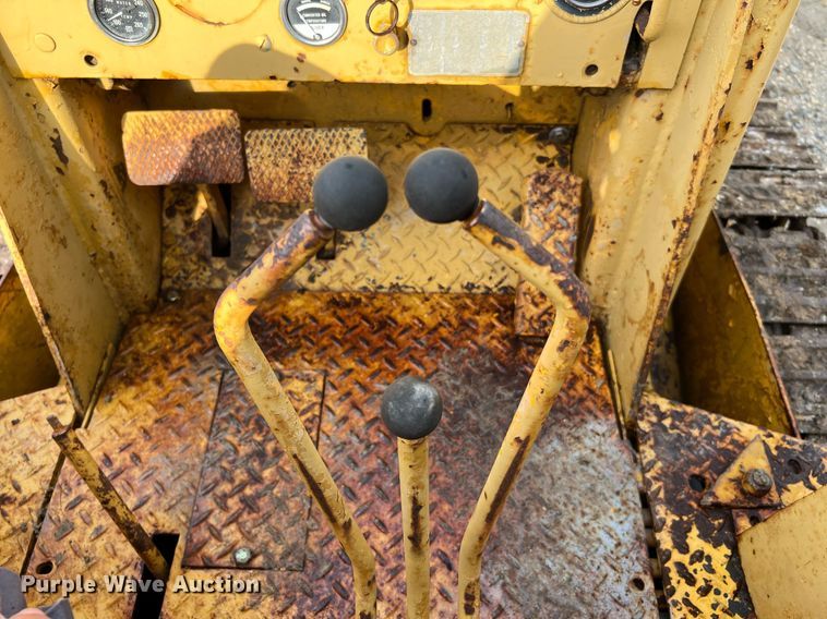 image for item LF9488 Oliver OC96  track loader