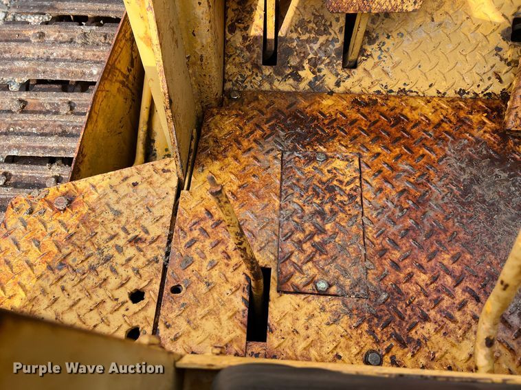 image for item LF9488 Oliver OC96  track loader