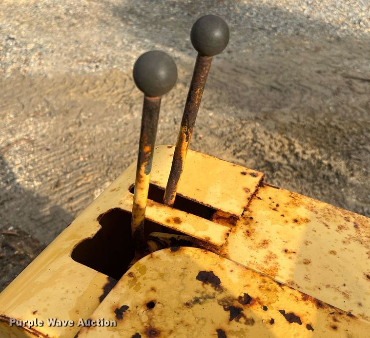 image for item LF9488 Oliver OC96  track loader