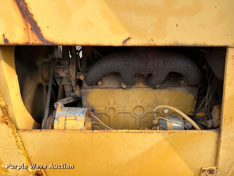 image for item LF9488 Oliver OC96  track loader