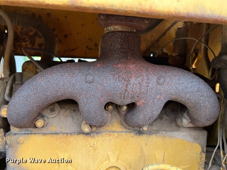 image for item LF9488 Oliver OC96  track loader