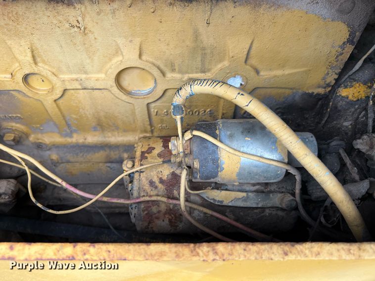 image for item LF9488 Oliver OC96  track loader