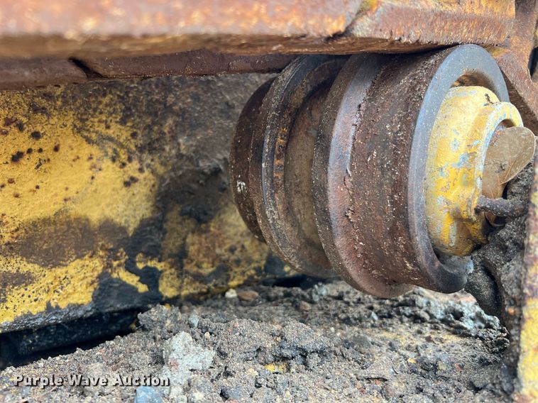 image for item LF9488 Oliver OC96  track loader