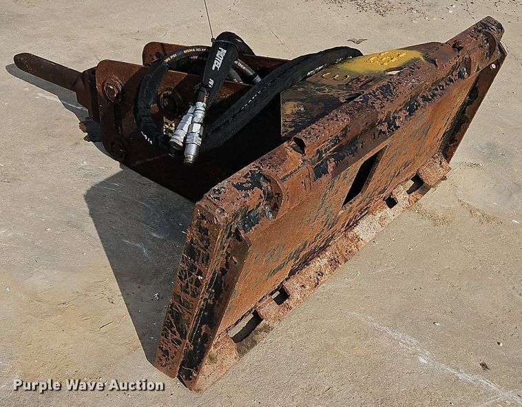 image for item LM9147 Huskie HH500-2  skid steer breaker