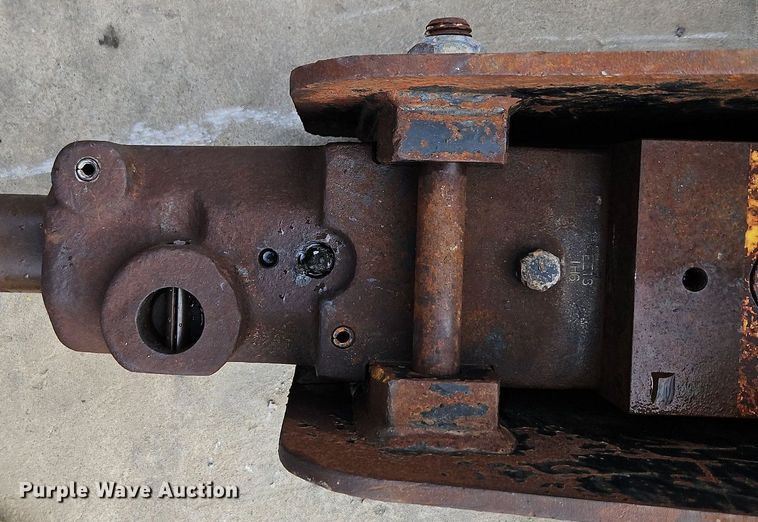 image for item LM9147 Huskie HH500-2  skid steer breaker