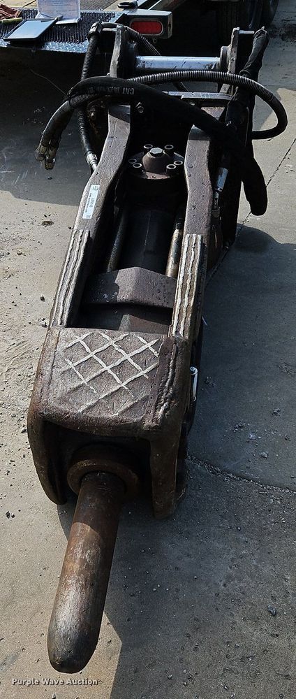image for item LM9148 Caterpillar 100 Hammer  breaker
